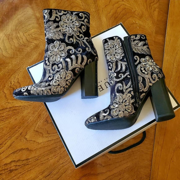 New Guess Lovebugi Brocade Block Heel Booties 7M - Picture 7 of 10